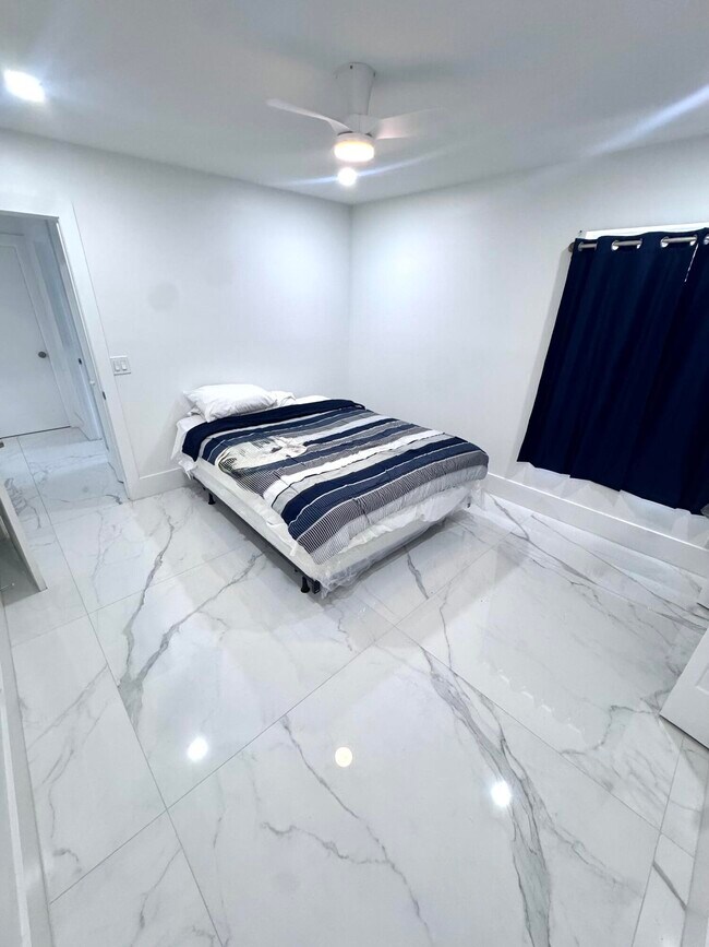 Building Photo - 14618 Temple Blvd