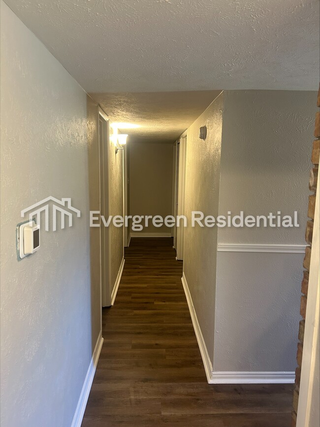 Building Photo - 9546 Sophora Dr