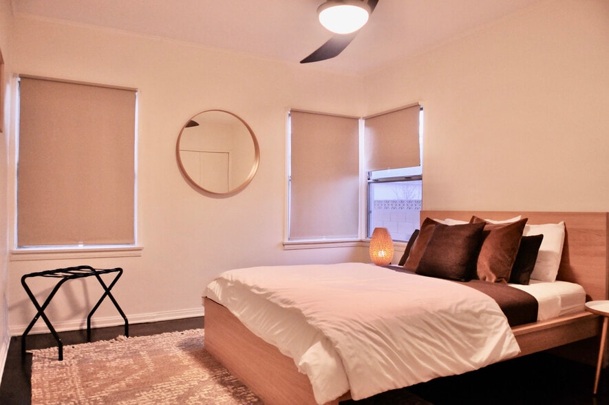 A visual of back bedroom furnished - 4927 Forman Ave
