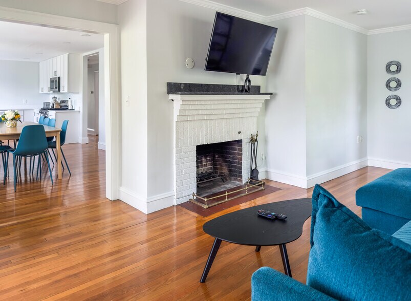 Building Photo - 65 Saint James Cir