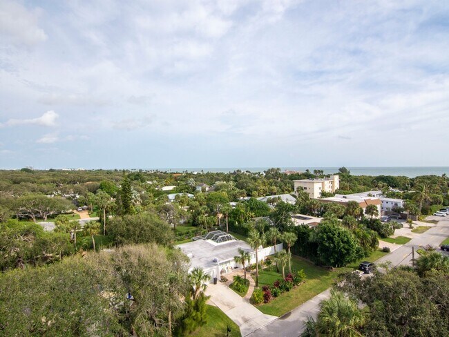 Building Photo - 935 E Causeway Blvd