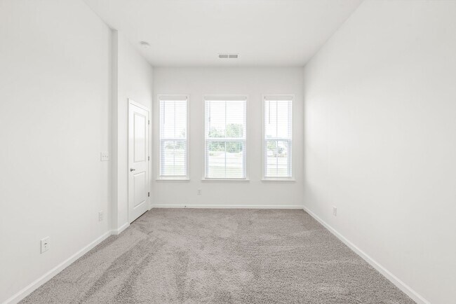 Building Photo - 5807 Clear Creek Ln