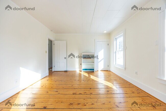 Building Photo - 12 Page St