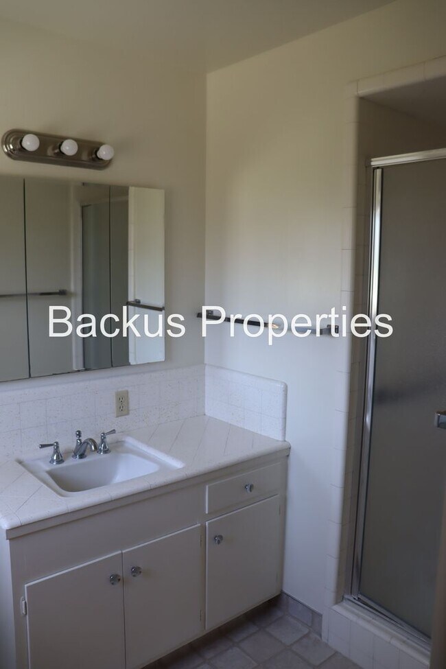 Building Photo - Wonderful three bedroom home in Monterey Park area of South Salinas