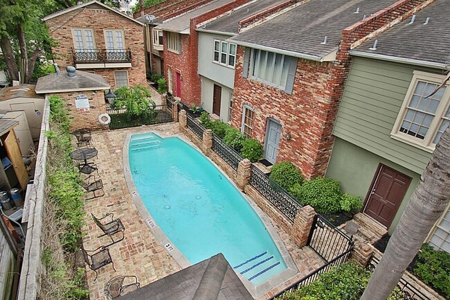 Building Photo - 1741 Commonwealth St