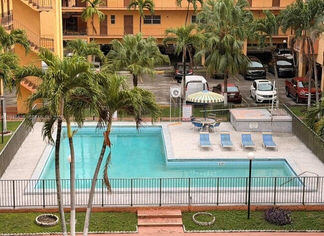 Building Photo - 1900 W 54th St