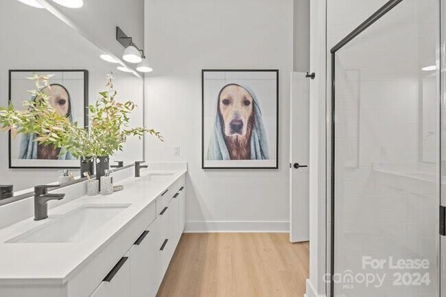 Building Photo - 536 W Tremont Ave