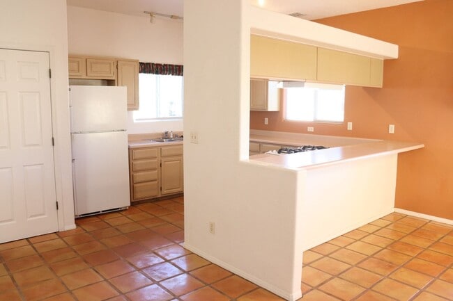 Building Photo - Santa Fe Style Home