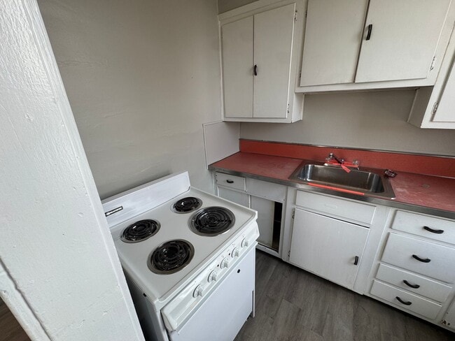 Building Photo - 810 Amity St