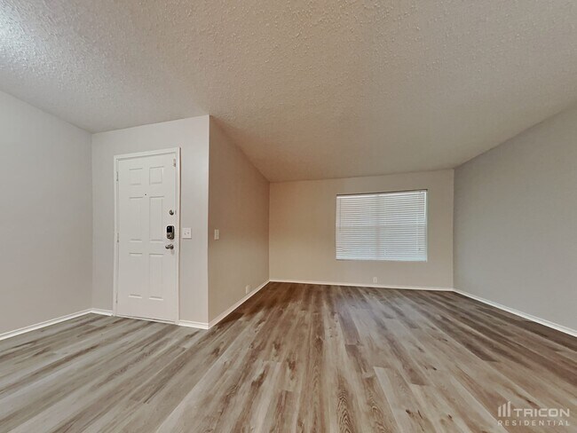 Building Photo - 4512 Merlot Dr