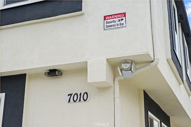 Building Photo - 7010 Lennox Ave