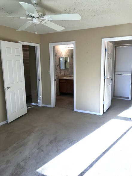 Master bedroom with ceiling fan - 3173 Windcrest Dr NE