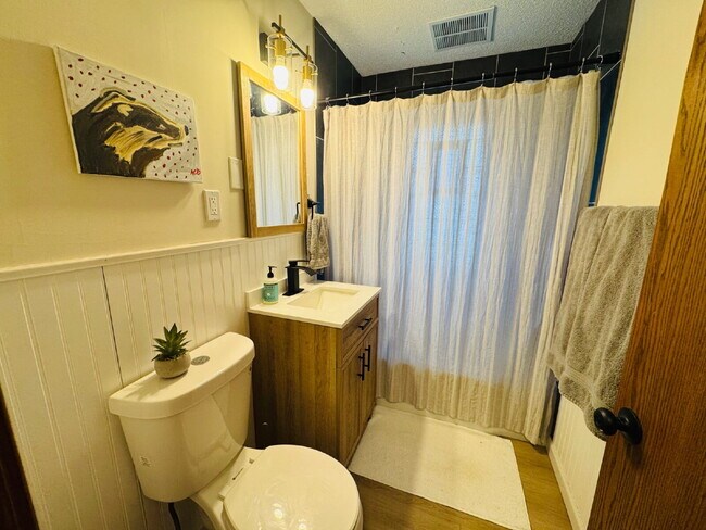 Building Photo - 6012 Logan Ave S