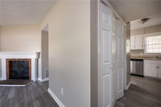 Building Photo - 580 Downing St