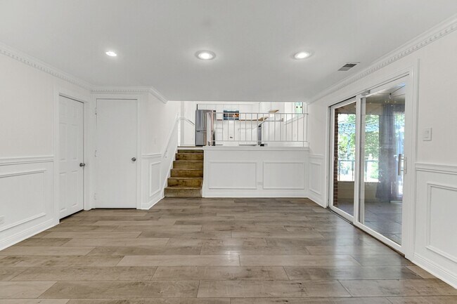 Building Photo - 3252 87th St