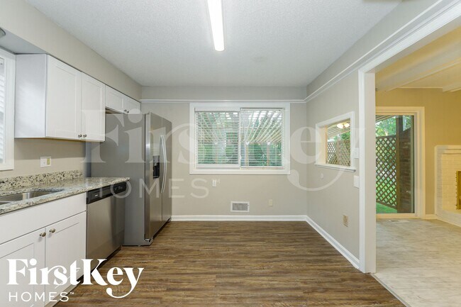 Building Photo - 8906 W 93rd St