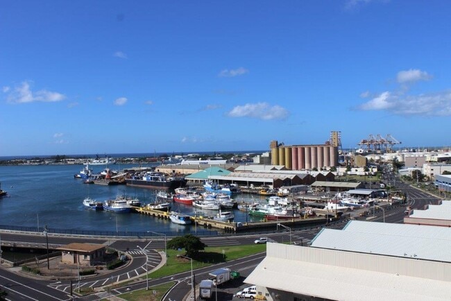 Building Photo - 215 N King St