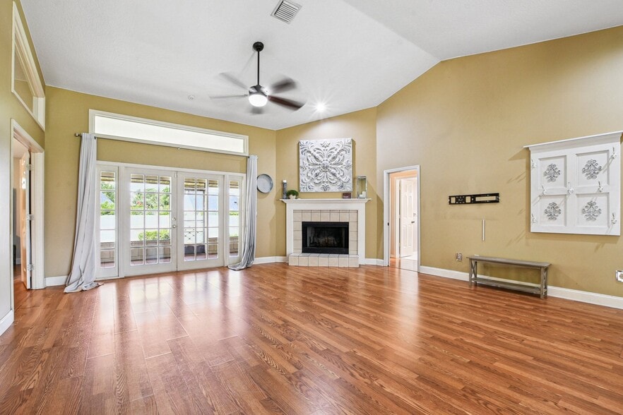 Building Photo - 2285 Lake Francis Dr