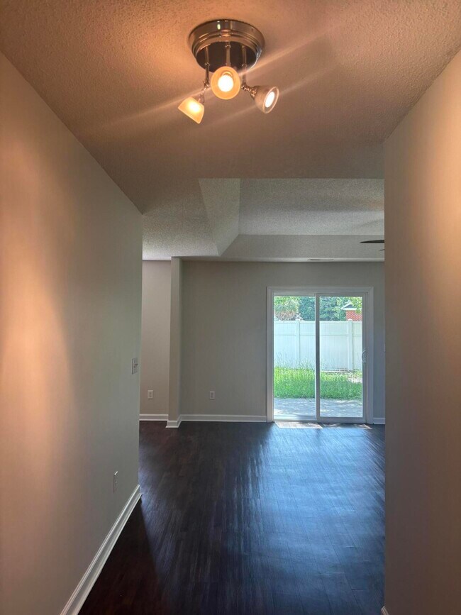 Building Photo - 20 Walden Cir