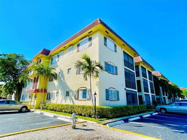 Building Photo - 257 S Cypress Rd