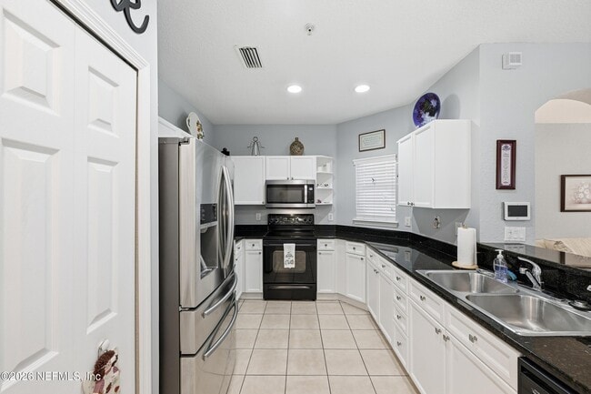 Building Photo - 135 Calle el Jardin