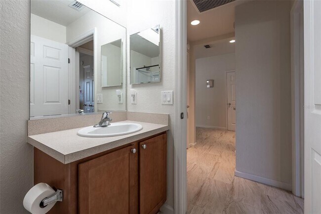 Building Photo - 5561 SW 40th St