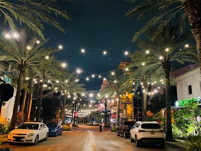 Building Photo - 400 N Riverside Dr