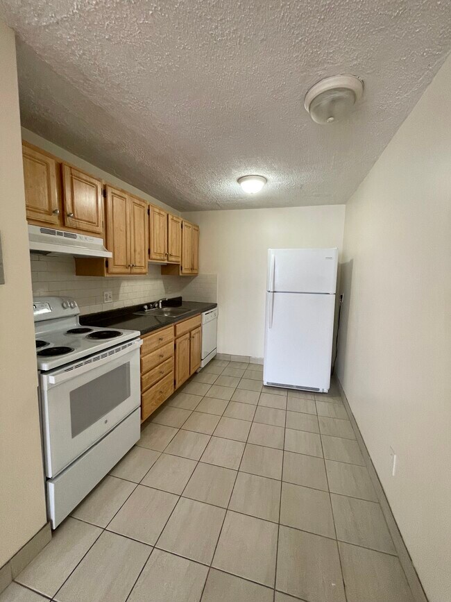 Primary Photo - 87 Gardner St