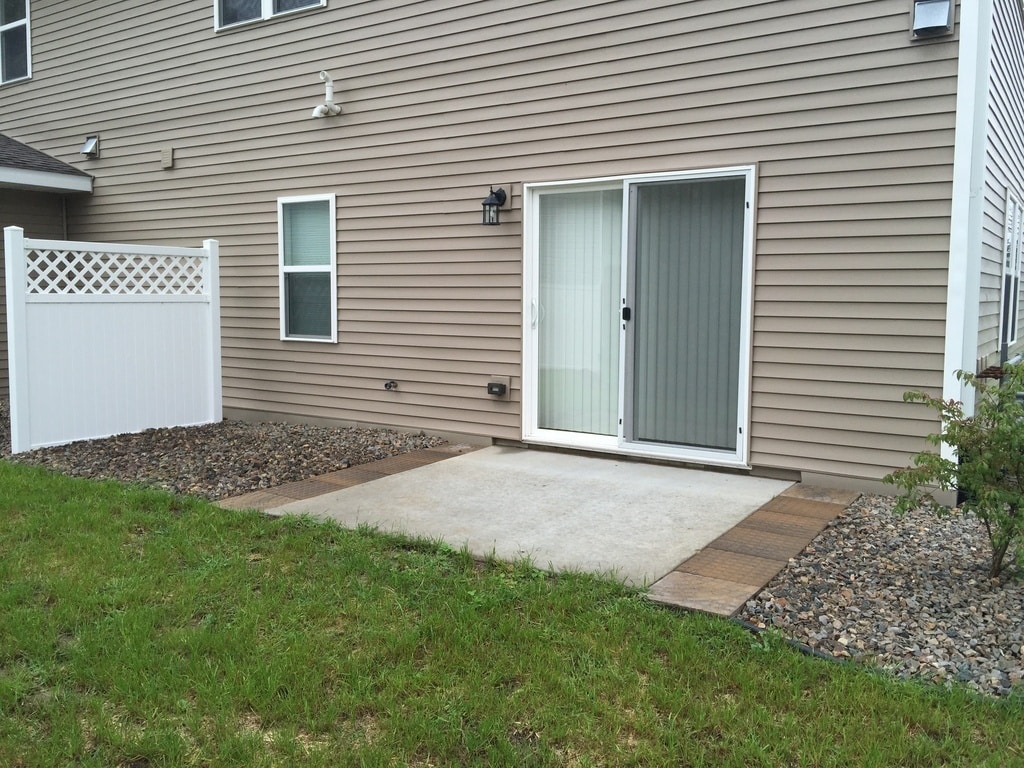 Building Photo - 3301 Echo Dells Ave