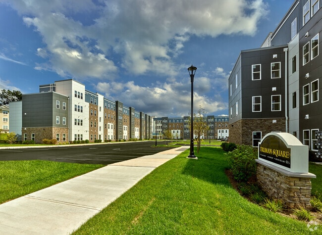 Building Photo - Truman Square