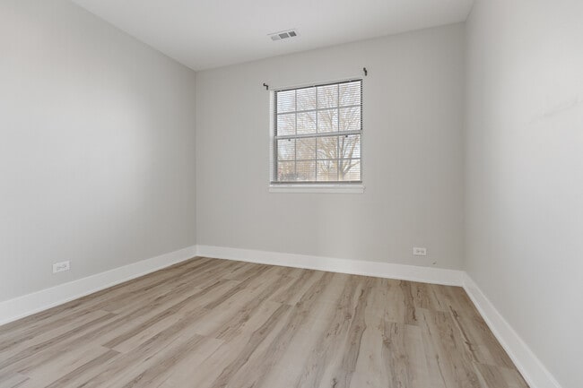 Building Photo - 3 N Victoria Ln