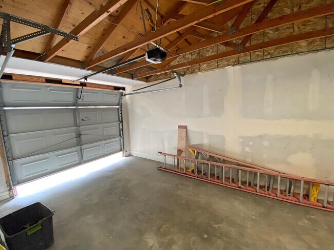 Building Photo - 4830 Field Ct