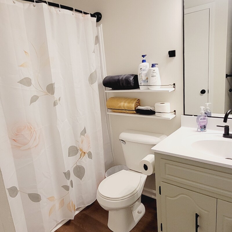 Building Photo - 253 White Oak Rd