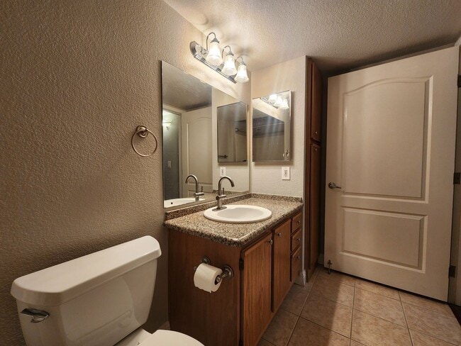 Building Photo - The Perfect One Bedroom, One Bath Condo