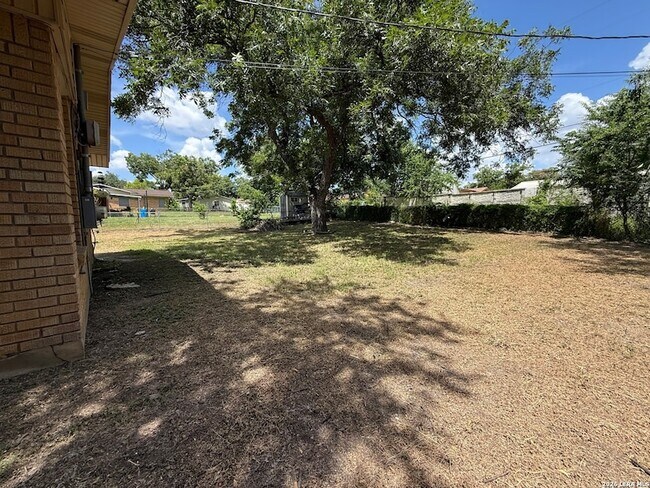Building Photo - 4410 Trailwood Dr