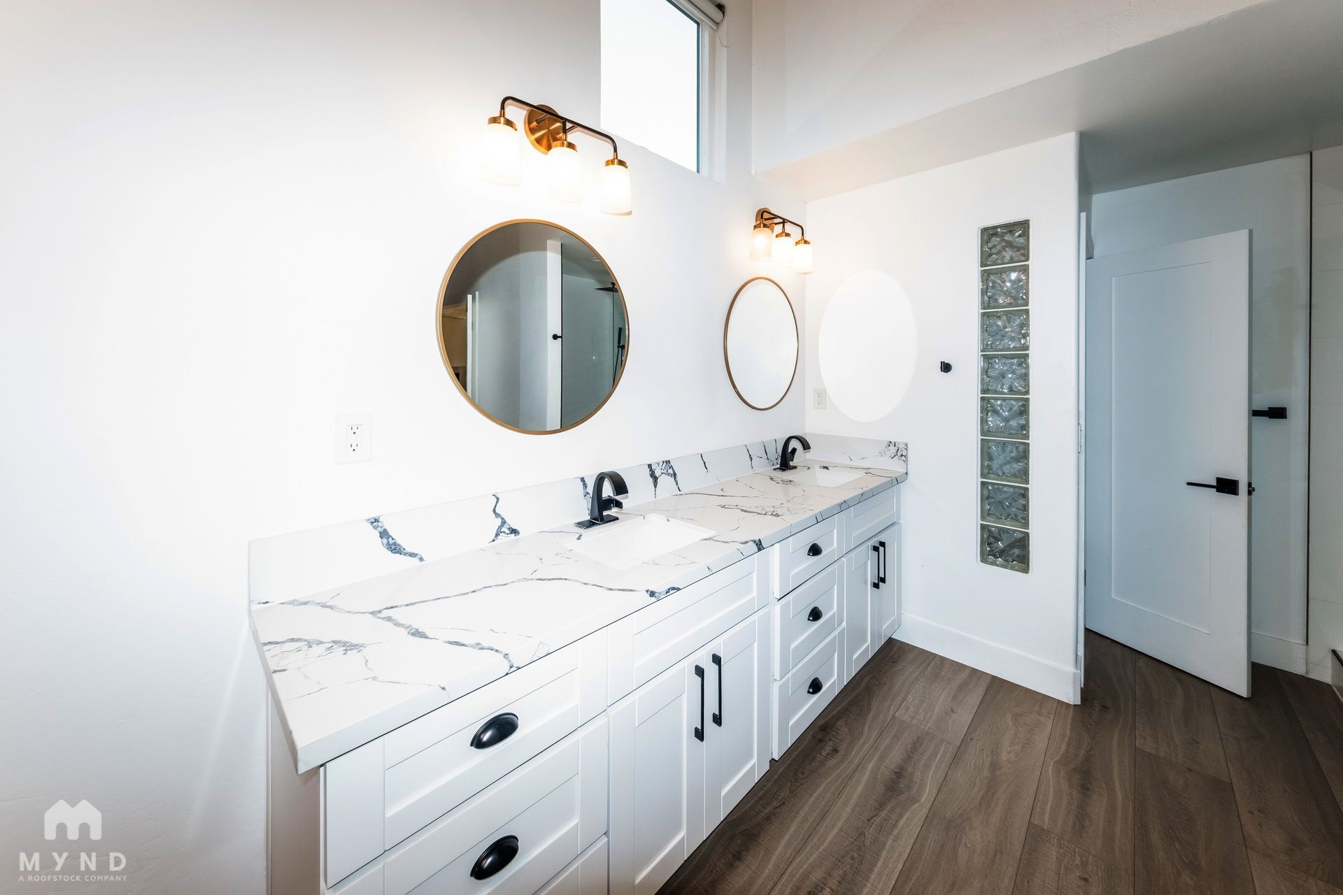 Building Photo - 13942 Mango Dr