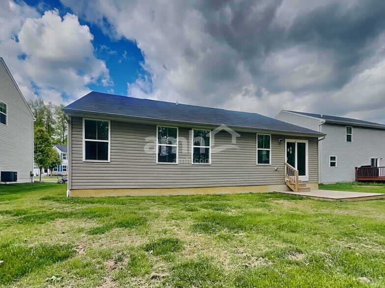 Building Photo - 97 Wooded Ridge Dr