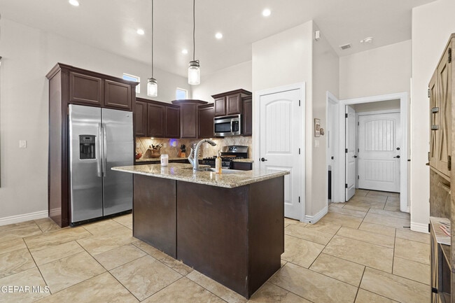 Building Photo - 14829 Sunny Land Ave