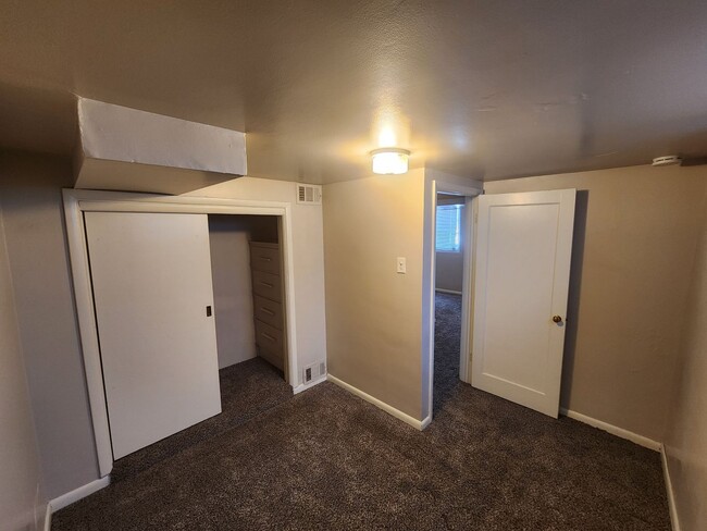 Building Photo - PRICE DECREASE! One Bed One Bath Garden Le...