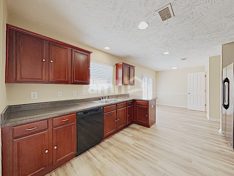 Building Photo - 1056 Lakewalk Dr
