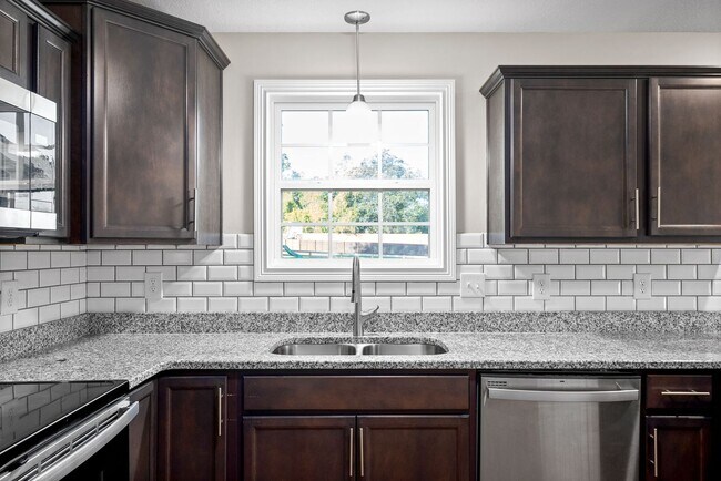 Building Photo - Stunning home ready to make yours !