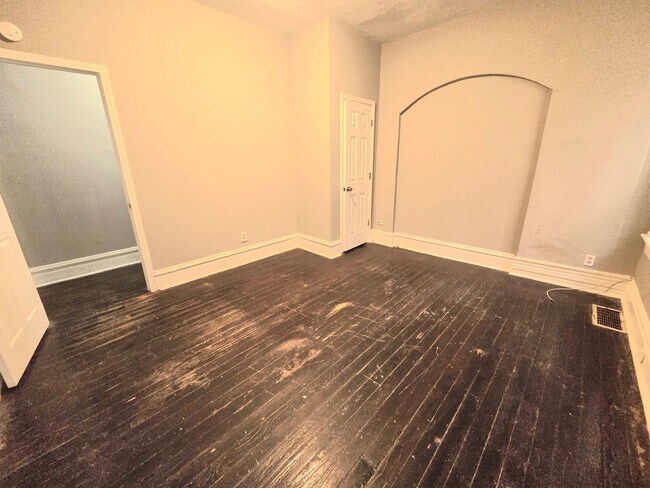 Building Photo - 3129-31 Keokuk St.