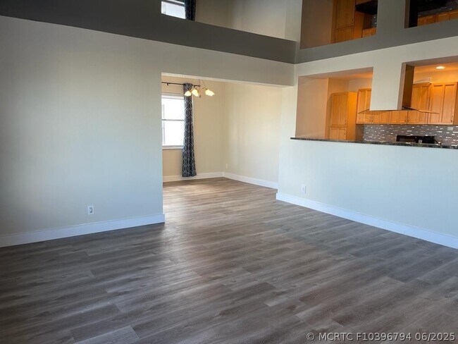 Building Photo - 401 Golden Isles Dr