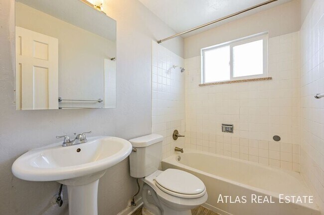 Building Photo - 2367 S Locust St