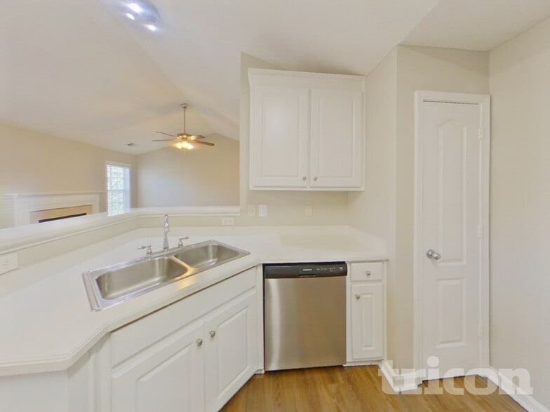 Building Photo - 466 Gin Mill Dr