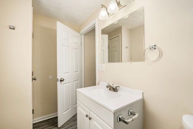 Building Photo - 611 Evergreen Terrace