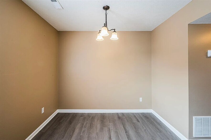 Building Photo - 133 Concord Dr