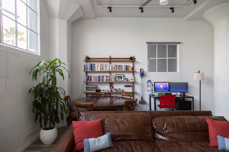 Building Photo - 420 S San Pedro St