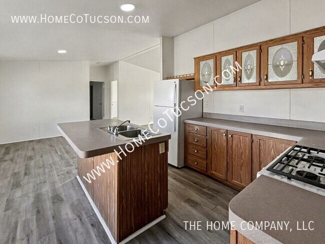 Building Photo - 5717 S Stewart Blvd