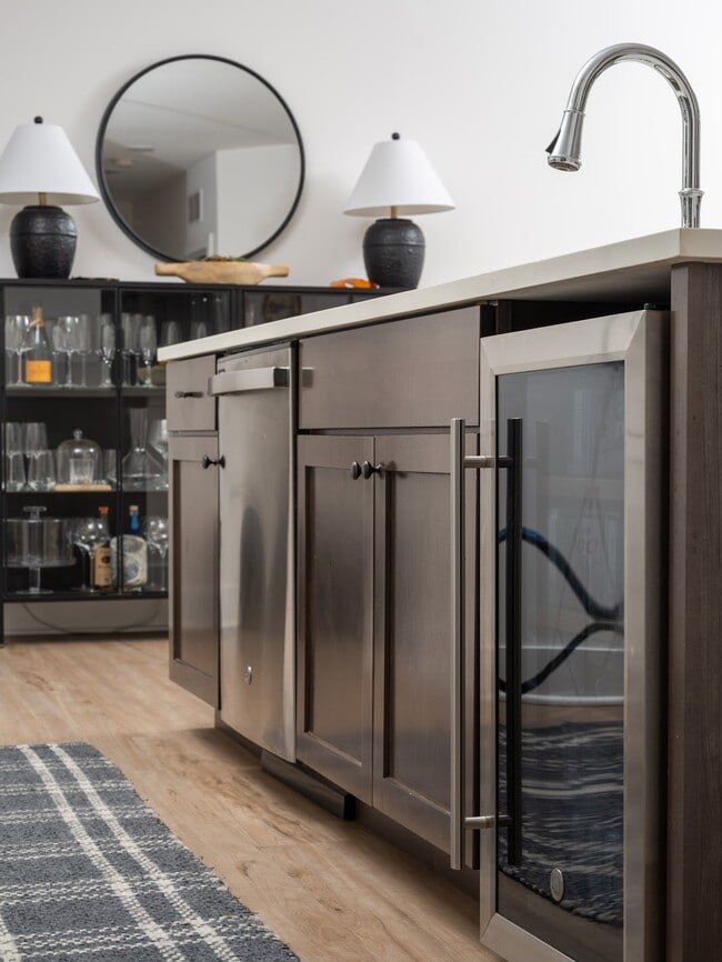 Building Photo - Mowbray Manor